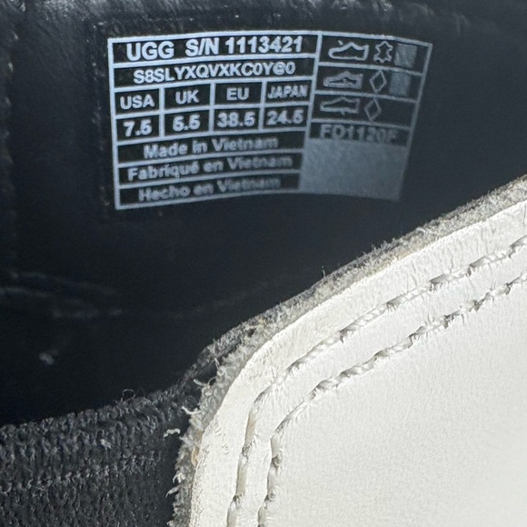 Ugg Women's Emmeth White Leather Almond Toe Pull On Chelsea Boot Size 7.5 - Picture 2 of 8